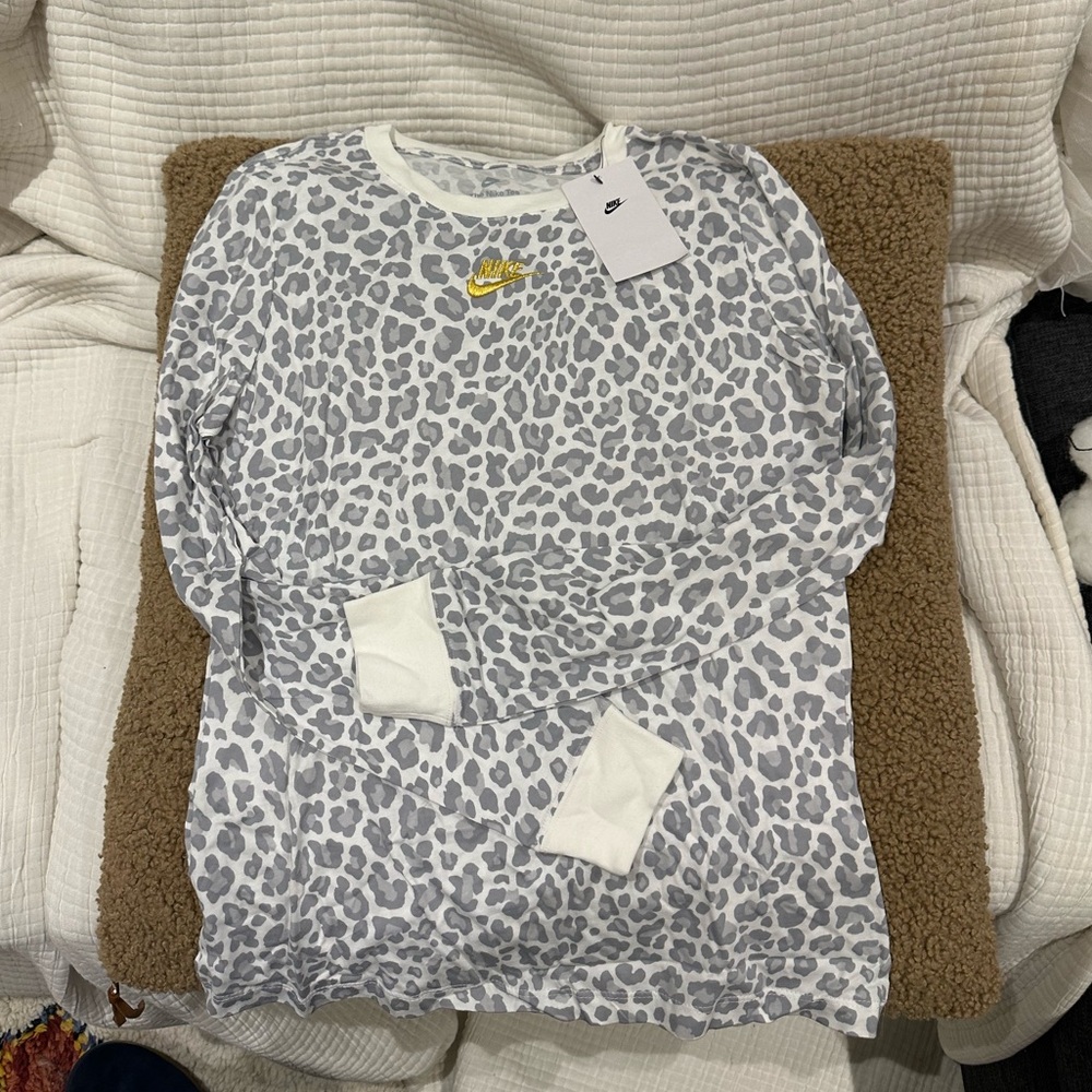 NWT Nike Gray Leopard Print Long Sleeve Shirt